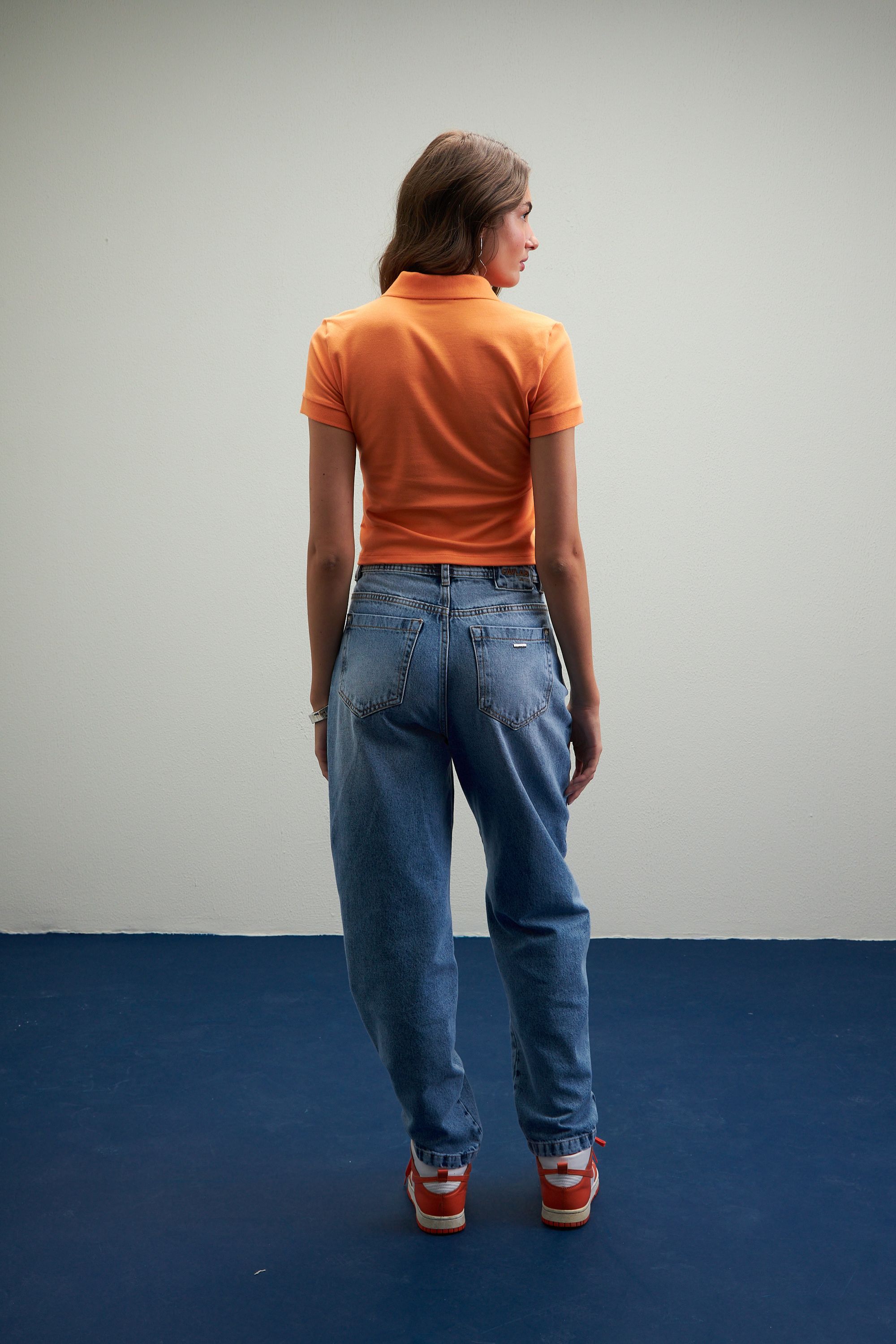 Calça Mom com Bordado – Visual Moderno Favlab